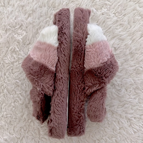 Fuzzy Slippers Pink and White Women's Size L 8-9 Houseshoes Cozy - Picture 5 of 10